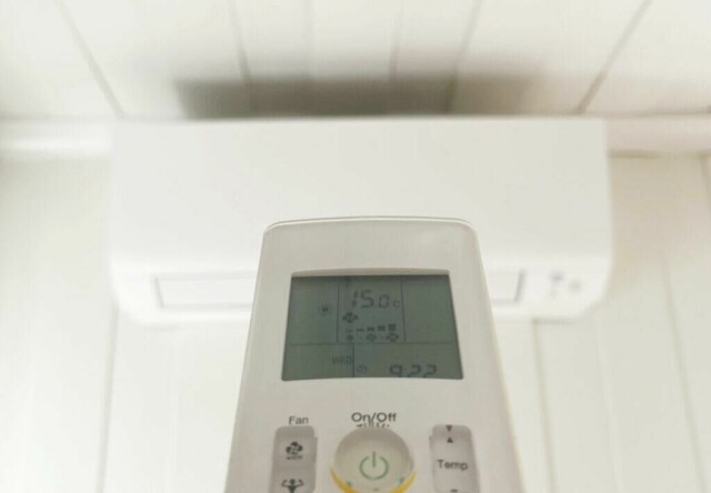 Vurderer du en varmepumpe i huset=? Det viser seg i være en god idé! Vi har sett på regnestykket og deler tallene på hvor mye strøm en varmepumpe bruker, samt hvor mye du faktisk kan spare på en luft til luft-varmepumpe. (Foto: ABC Guider)