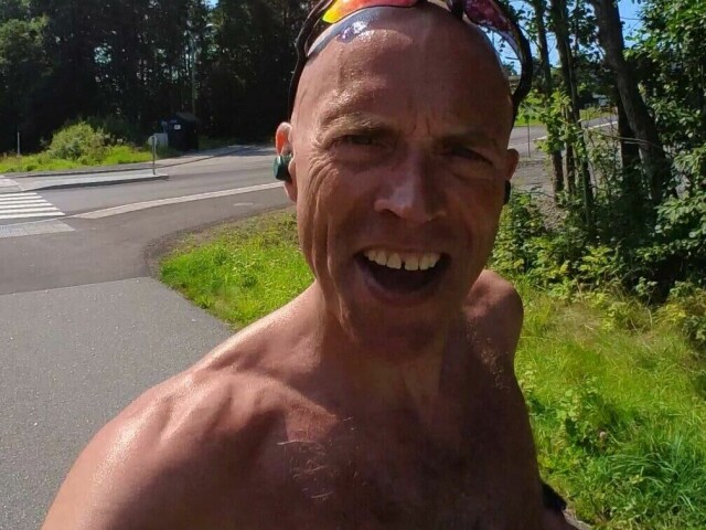 Andreas Gossner fra Løpetrening.noer glad i å løpe når det er varmt. Sommerløping er lett og nydelig.