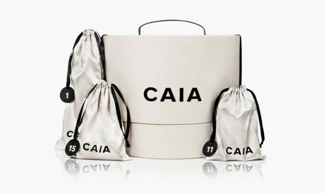 Caia Cosmetics sin julekalender for 2023, laget av influenser Bianca Ingrosso er endelig tilbake på lager! Sminkekalenderen ble utsolgt på bare få dager sist gang den var tilgjengelig. (Foto: Caia Cosmetics)