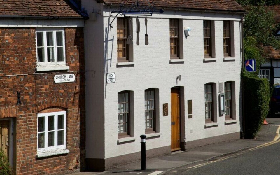 Fasaden til restauranten The Fat Duck ligger, som ligger i Berkshire en times kjøretur fra London. (Foto: The Fat Duck)