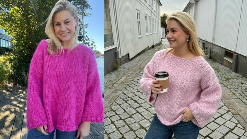 Håndstrikket mykhet i to nyanser av rosa – den tidløse «Vennegenser» fra Knitting by Emilie. (Foto: Emilie Nilsen) Bildet viser to forskjellige versjoner av den håndstrikkede 'Vennegenseren' fra Knitting by Emilie, designet av Emilie Nilsen. På venstre side står Emilie utendørs ved en brygge, iført en kraftig strikkegenser i en sterk rosa farge. Hun smiler mot kameraet, og solen skinner gjennom trærne bak henne. På høyre side går hun ned en brosteinsgate omgitt av hvite trehus, iført en lys rosa variant av genseren. Hun holder en kaffekopp og smiler, noe som gir bildet en avslappet og koselig stemning. Begge genserne har en løs passform, vide ermer og et minimalistisk design.