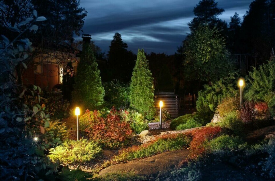 Med LED-lys har du et hav av muligheter når det kommer til utebelysning i hage og uteområde. (Foto: Colourbox) hagebelysning skaper en helt spesiell stemning i hagen