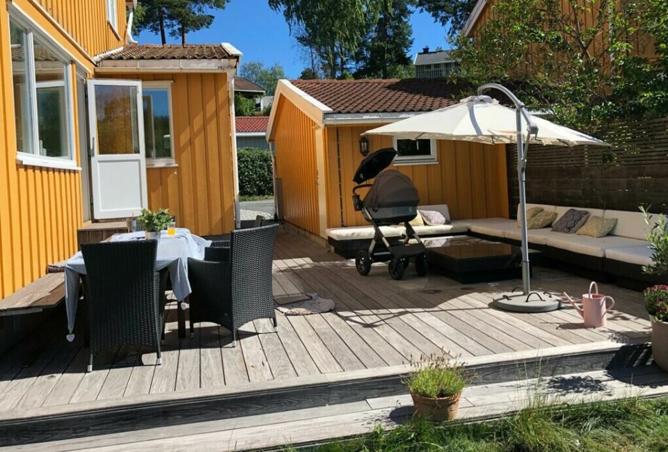 Soner er med på å gjøre hagelivet lettere. På denne terrassen er det en spisesone og en for lounge og avslapping. del hagen og terrassen inn i mindre soner for å følge solen og utnytte plassen bedre.