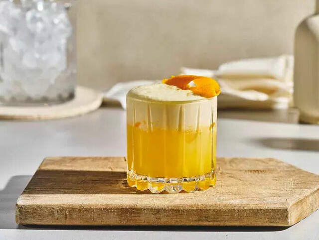 Akevitt sour