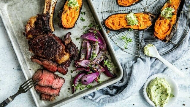 Grillet tomahawk er en entrecote hvor benet ikke er tatt ut. (Foto: Sara Johannessen / MatPrat)