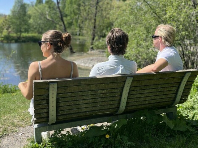 Vi har snakket med hjerneforsker Ole Petter Hjelle (treningslegen) som forteller at da han satte i gang arbeidet med å prøve finne ut hva som faktisk er viktig for et langt og godt liv var det spesielt ett av resultatene som overrasket ham og det er gode relasjoner.