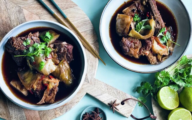 Om du har fått nok av den klassiske fårikålen kan denne oppskriften være med å spicy opp nasjonalretten for deg. (Foto: MatPrat.no)
