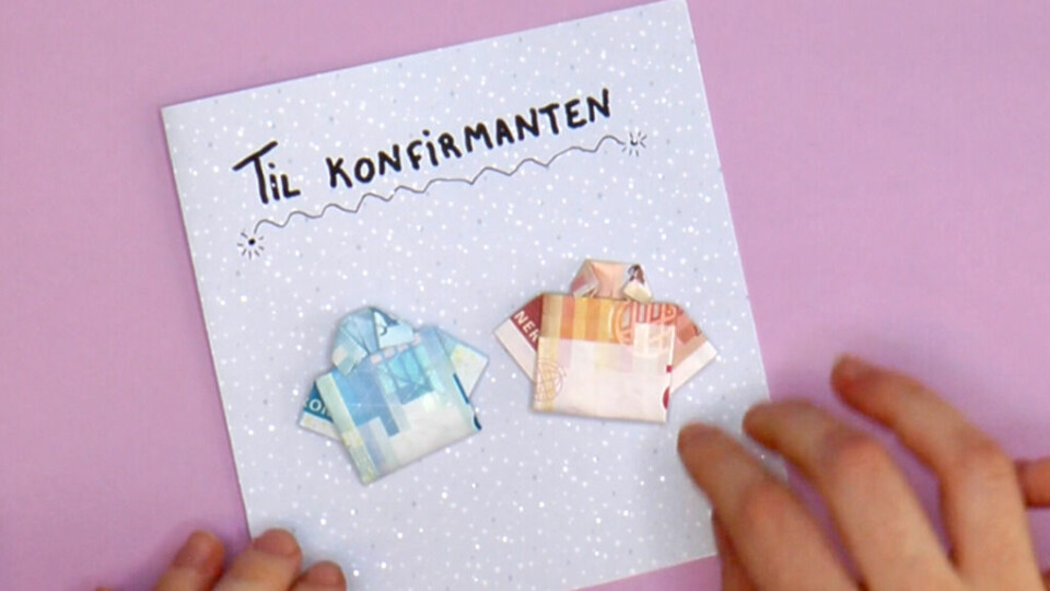 Pengegaver er ikke kjedelige å gi bort - i hvert fall ikke når sedlene brettes til skjorter. (Foto: Kreative Ideer) Et kort det står til konfirmanten på. Det er også festet to skjorter brettet av sedler på kortet.