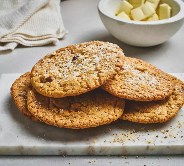 Cookies med hvit sjokolade og hasselnøtter