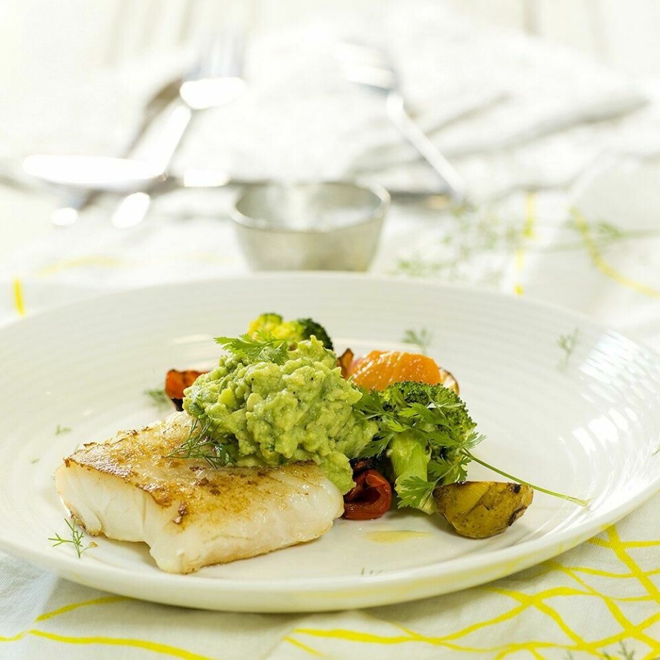 Nydelig stekt torsk med grønnsaker og guacamole, denne må du smake! (Foto: Frutimian.no) Ukesmeny: 7 middagstips fra Fru timian. Her avbildet: Torsk
