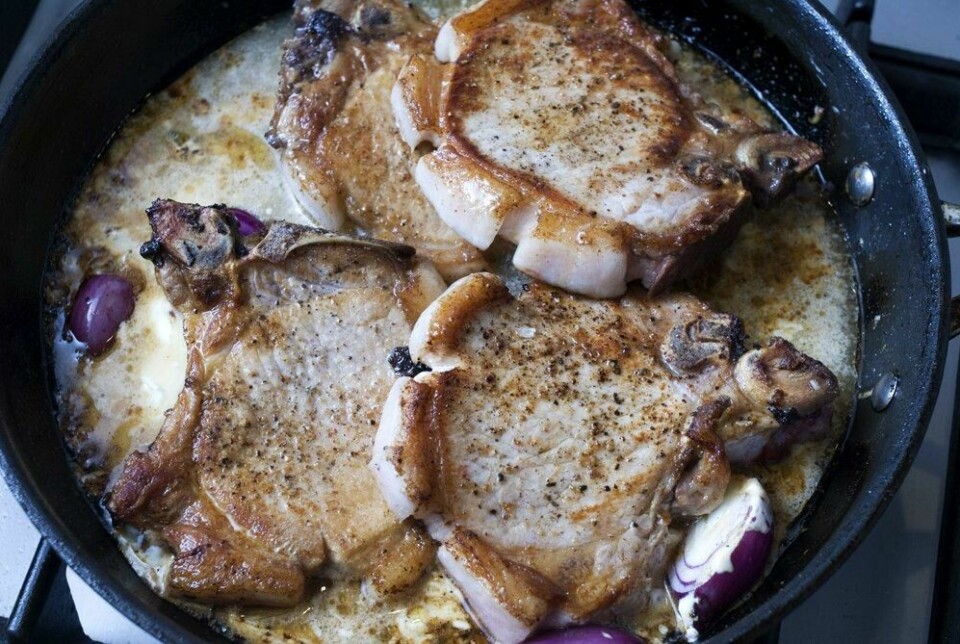 Det er vel nesten slik at man kan kalle koteletter norsk tradisjonsmat? Retten er et smakfullt tilskudd til en hver ukesmeny. (Foto: Frutimian.no) Ukesmeny: 7 middagstips fra Fru timian. Her avbildet: Koteletter