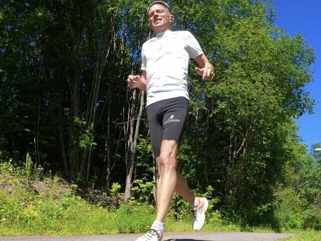 Får du det ikke til å fungere med andres løpeprogram, eller vil du ha en ny utfordring med løpingen? Løpeeksperten Andreas Gossner fraLøpetrening.nosvarer på hvordan du lager du ditt eget løpeprogram!