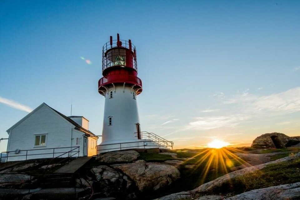 Lindesnes fyr er Norges sørligste punkt. Nå kan du også overnatte der. (Foto: Thomas Rasmus Skaug / Visit Norway) lindesnes fyr er norges sørligste punkt