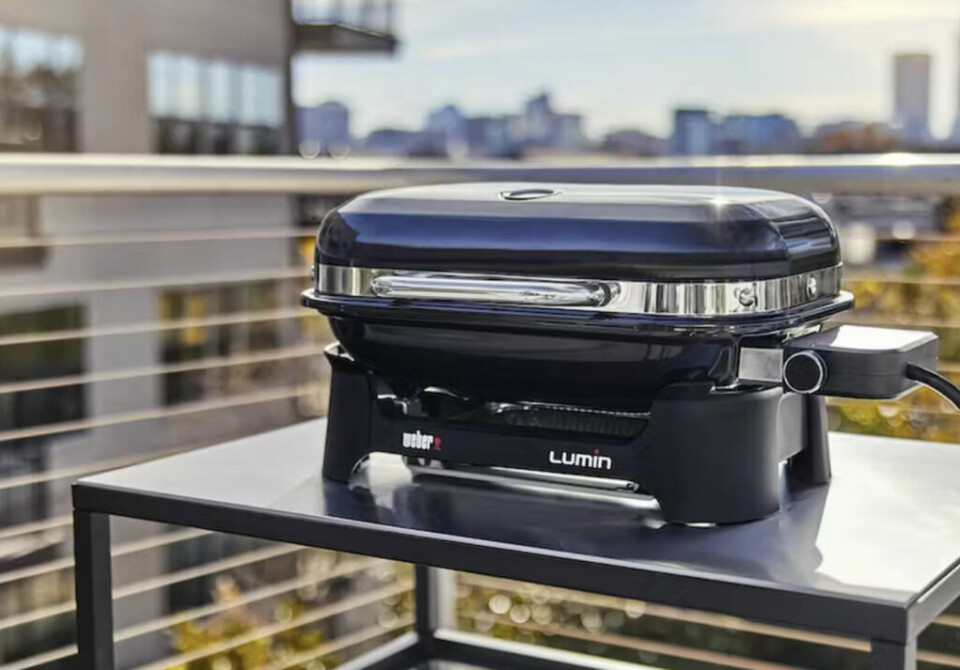 Webers nye elektriske grill Lumin Compact har et par ess i ermet. (Foto: Weber)