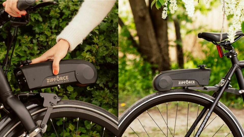 El-motoren monterer du enkelt på din helt vanlige sykkel. (Foto: SmartaSaker) Venstre: Bilde av person med sort sykkel med el-motoren som gjør din vanlige sykkel om til elsykkel på 1-2-3: Zip Force i handen. Høyre: Bilde av sort sykkel med el-motoren som gjør din vanlige sykkel om til elsykkel: Zip Force.