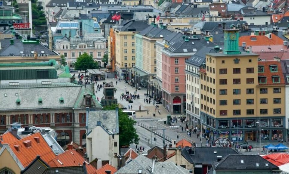 Torgallmenningen i Bergen sentrum strekker seg fra Torget i nordøst til Olav Vs plass i sydvest. (Foto: Foto: Øyvind Heen / Visit Norway) Bilde av Torgallmenningen i Bergen sentrum, midt blant byens beste shoppingmuligheter.
