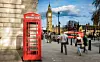 Bilde av en gate i London hvor man ser en rød telefonboks og Big Ben i bakgrunnen. Her finner du billige storbyferier i Europa til byer som London, Berlin, Barcelona, Paris og Roma.