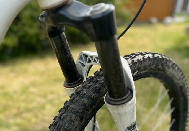 Vurderer du en fulldempet elsykkel? Vi har funnet modellene som er best i test i 2024 og 2025. Dette er sykler med skikkelig demping fra velkjente merker som Giant, Specialized, Trek, Pivot og Scott.