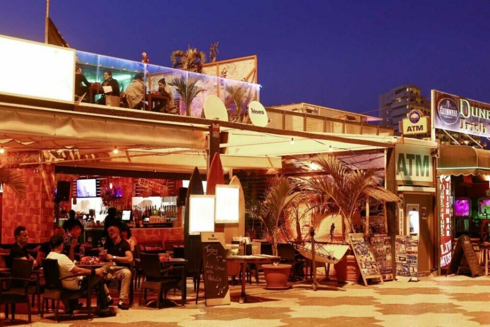 På Playa del Ingles er det et stort utvalg av barer og restauranter. Mange reiser tilbake år etter år for å pleie sitt lokale nettverk på Gran Canaria. (Foto: Apollo) barområdet i playa del ingles er et populært treffsted å møte gamle og nye venner på Gran Canaria