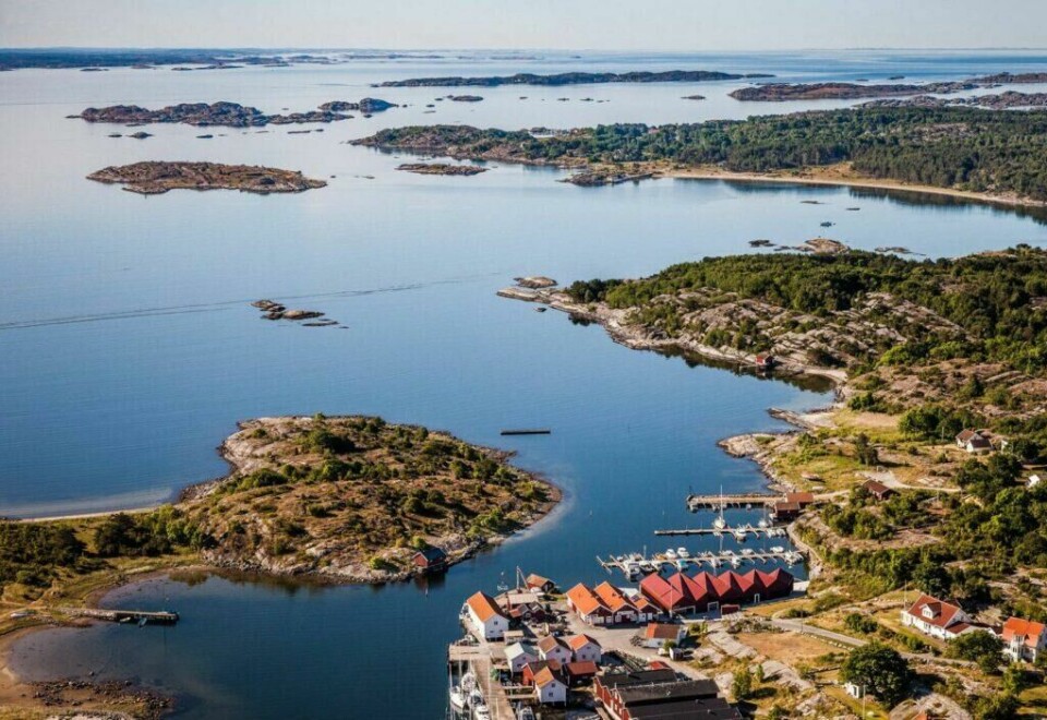 Koster ligger helt i starten av den svenske kjærgården. øyene består av to hoved øyer med flere småøyer liggende rundt. Øyene kan nås med båt fra strømstad eller egen båt. (Foto: Visit Sweden) kosterøyene er et idyllisk sted å legge sommerferien til. ta båt fra strømstad