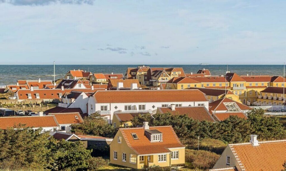 Skagen har omkring 10.000 innbyggere, og byen er såpass liten at det er gåavstand til både strender, museer og severdigheter. (Foto: Colourbox) oversiktsbilde av skagen i danmark