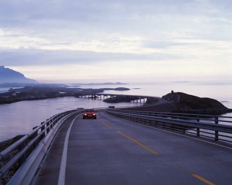 Atlanterhavsveien utenfor Molde er blant verdens mest spektakulære bilveier. (Foto: Visit Norway) Atlanterhavsveien utenfor molde er det mange som legger sommerferien til. ikke så rart. det går for å være en av verdens vakreste bilreiser.