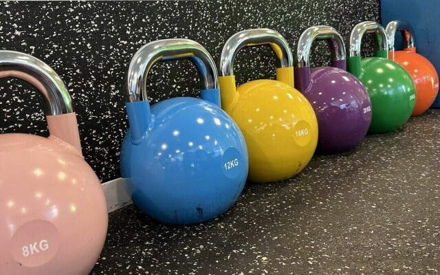 Snuser du på din første, eller kanskje en ny kettlebell? Da er du ikke alene. Treningsutstyret, som på norsk er kjent som frivektkuler, har blitt svært populært de siste årene, og mange har fått øynene opp for den enkle og effektive treningen. Her får du variantene som er best i test i 2023 og 2024!