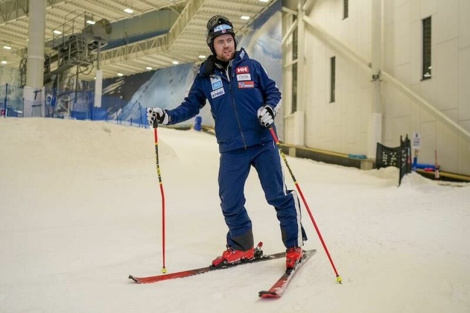 Alpinist Alexander Aamodt Kilde er tilbake på ski etter det dramatiske fallet i Wengen hvor han skadet seg stygt. Alpinist Alexander Aamodt Kilde med ski på beina igjen i innendøranlegget Snø
