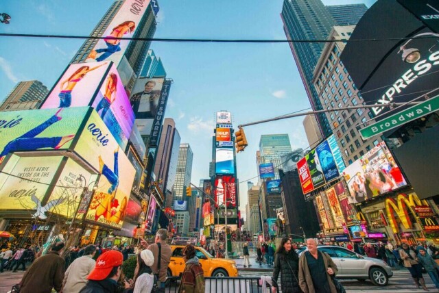 Times Square I New York er et must å reise til for å kjenne på pulsen mellom skyskraperne i byen som aldri sover.