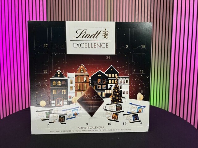 Vi har åpnet denne luksuriøse julekalenderen fylt med sjokolade fra Lindt for å finne ut om den skaper julestemning og er verdt pengene. (Foto: ABC Guider)