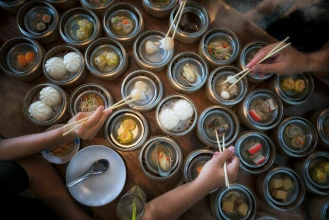 Dim sum er en perfekt måte å dele herlige småretter med menneskene du er glad i. (Foto: Colourbox)