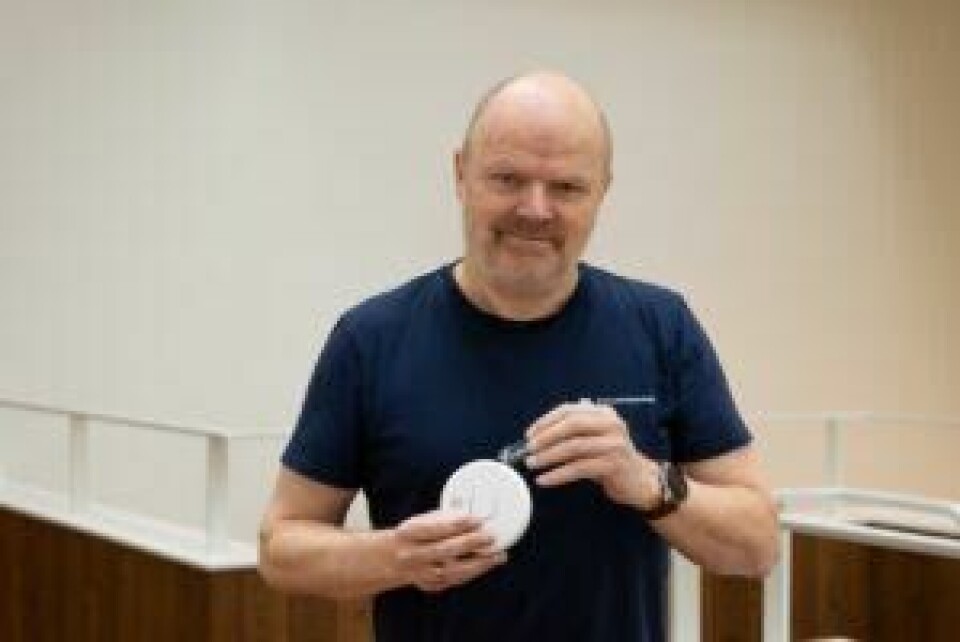 Tor Erik Skaar, kommunikasjonsrådgiver i Brannvernforeningen kommer med råd til hvordan man burde behandle levende lys.