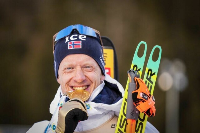Johannes Thingnes Bø tok gull i 12,5km jaktstart i VM i skiskyting i Lenzerheide.Foto: Heiko Junge / NTB