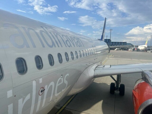 Er du på jakt etter billige flybilletter? Da kan tidspunktet, både hvilken dag og hvilket klokkeslett, du bestiller på avgjøre hvor billige billettene blir! Vi forteller når flybilletter er billigst. (Foto: Cecilie Aasland / ABC Startsiden)