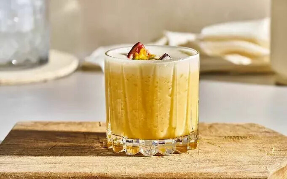 Lag deg en tropisk drink med oppskriften til Pasjonsfrukt daiquiri. (Foto: Foodie) Pasjonsfrukt daiquiri oppskrift.