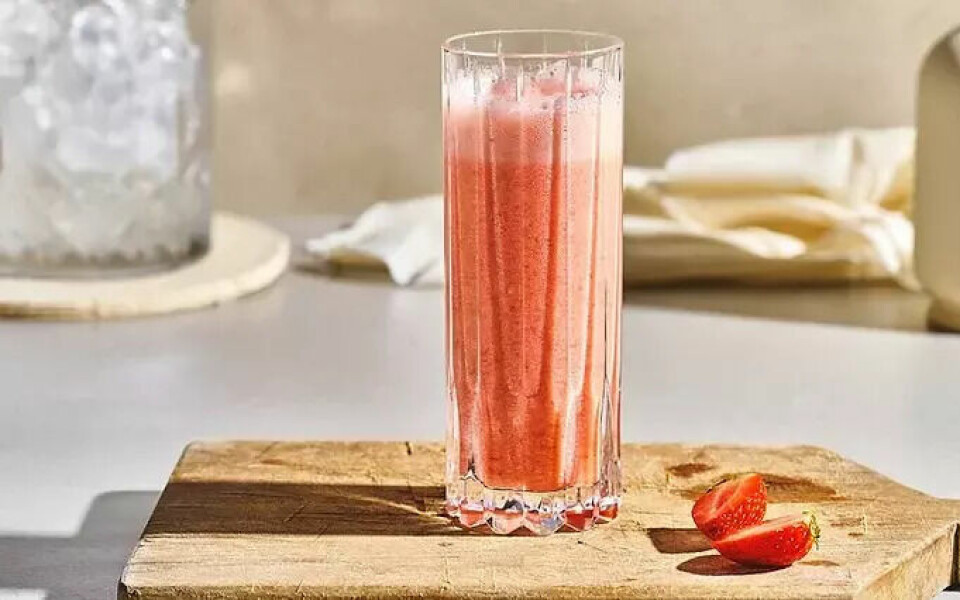 Ønsker du en drink som er frisk, søt og smaker sommer? Da må du prøve jordbær daiquiri! (Foto: Foodie) Oppskrift på jordbær daiquiri.