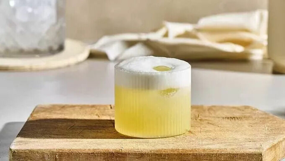 Amaretto sour er en populær drink med en frisk og nøtteaktig smak. (Foto: Foodie) oppskrift på amaretto sour.