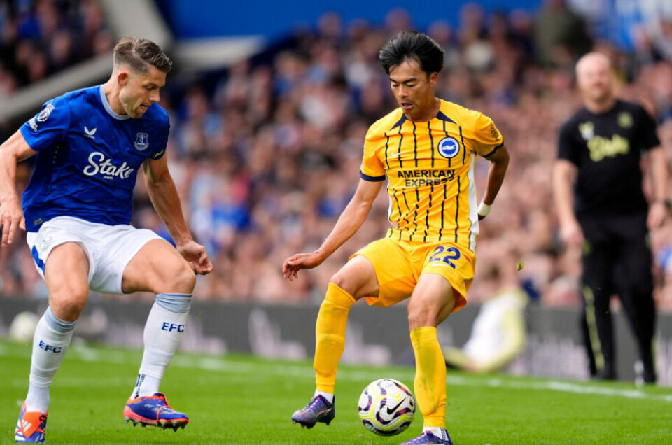 Kaoru Mitoma (Foto: (Nick Potts/PA via AP)) Brighton & Hove Albion's Kaoru Mitoma, right, and Everton's James Tarkowski in action during the English Premier League soccer match between Everton and Brighton & Hove Albion at Goodison Park, Liverpool, England, Saturday Aug. 17, 2024