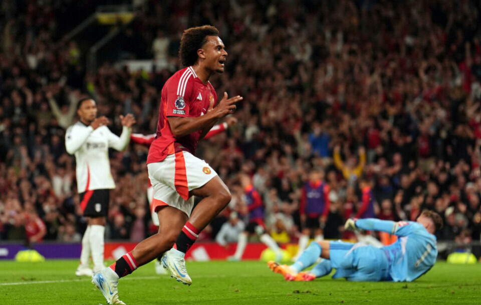 Joshua Zirkzee (Foto: Martin Rickett/PA via AP) Manchester United's Joshua Zirkzee celebrates scoring their side's first goal of the game during a Premier League soccer match against Tottenham Hotspur at Old Trafford in Manchester, England, Friday, Aug. 16, 2024.