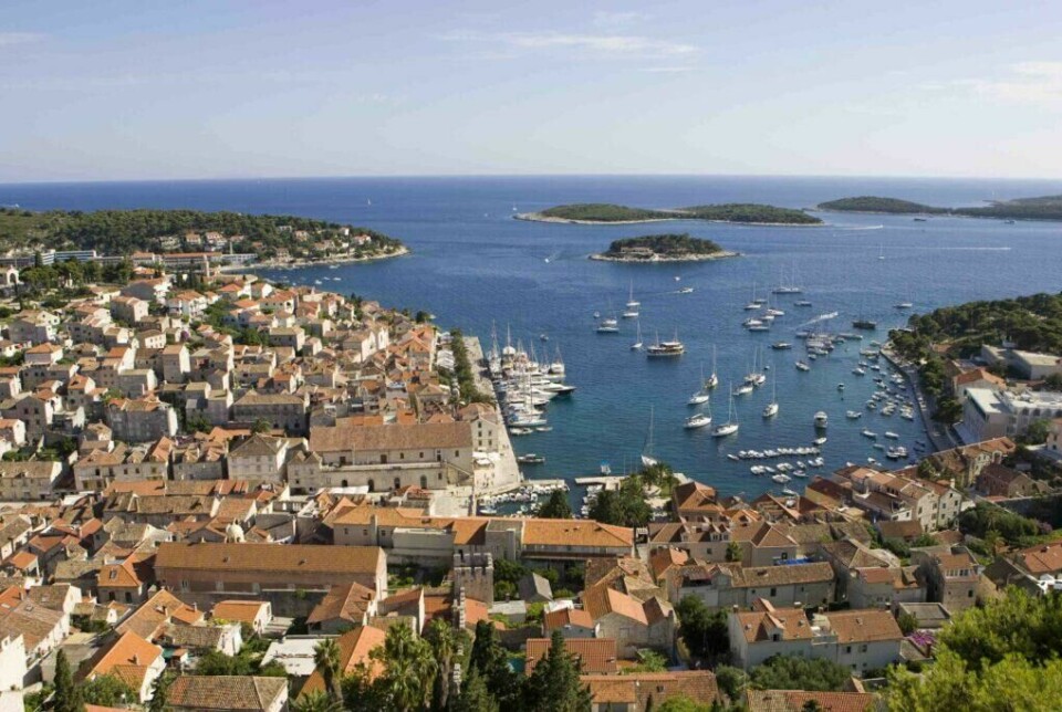 Øya Hvar i Kroatia er en av de flotteste øyene i landet. Den er regnet som Kroatias jetset-øy og tiltrekker seg mange rike og berømte som er klare for en fest. (Foto: Colourbox) Øya Hvar i Kroatia er en av de flotteste øyene i landet.