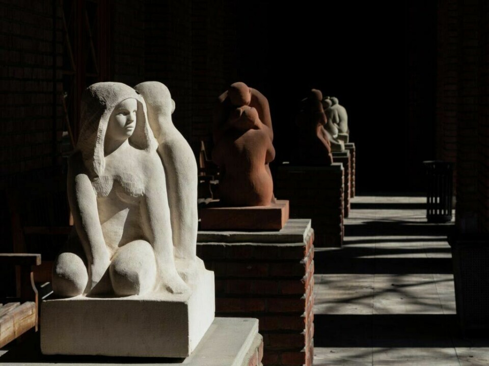 Vigeland-museet ligger ved Vigelandsparken på Frogner i Oslo. (Foto: VisitOSLO/Didrick Stenersen) Bilde av skulpturer på Vigelandsmuseet, hvor du finner utskiftende utstillinger av samtidskunst.