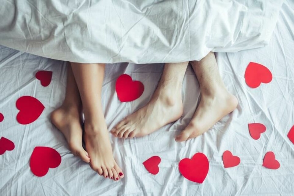 Rollespill, god middag eller vasking – det finnes mange måter å pleie kjærligheten på under valentinsdagen. Rollespill, god middag eller vasking – det finnes mange måter å pleie kjærligheten på under valentinsdagen. Foto: 4 PM Production / Shutterstock / NTB