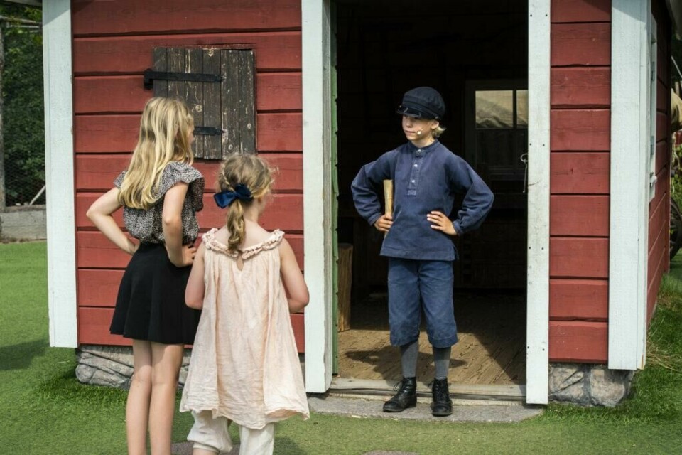 Emil i Lønneberget, Pippi Langstrømpe, Marikken, Vi på Saltkråkan, Ronja Røverdatter, Barna i Bråkmakergata, Mio min Mio og Alle vi barna i Bakkebygrenda er bare noen kjente og kjære navn fra Astrid Lindgrens bibliografi. (Foto: Anna Hållams/imagebank.sweden.se) Bilde av Emil i Lønneberget i fornøyelsesparken Astrid Lindgrens verden i Sverige.