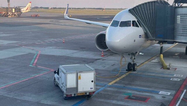 Forsinket fly og kansellerte fly henger ofte med når man skal ut å reise. Heldigvis har man rettigheter som gjør de kjedelige hendelsene litt mer tolererbar. Vi har snakket med Forbrukerrådet som forklarer hvilke fly-rettigheter man har. (Foto: Cecilie Aasland / ABC Startsiden)