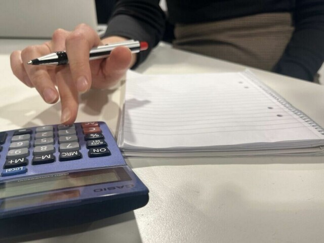 Betaler du for mye rente på boliglånet ditt nå? Det kan du enkelt sjekke. (Foto: Colourbox)