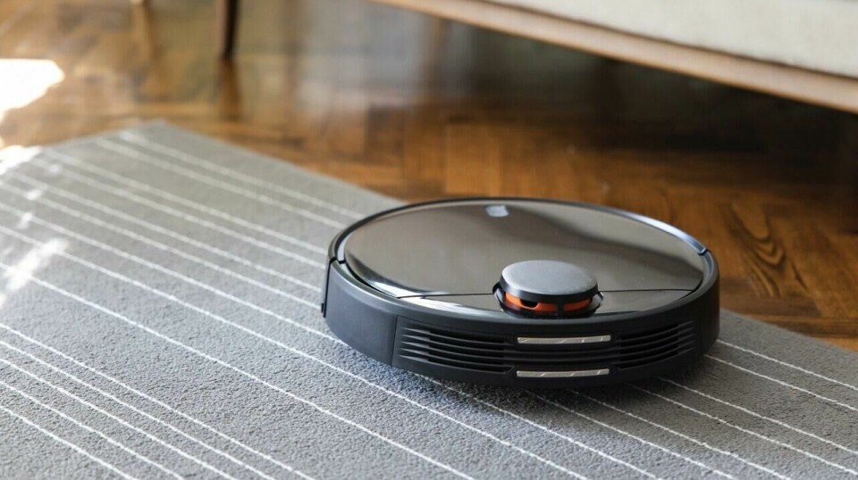 Robotstøvsugere har tatt over jobben til tradisjonelle støvsugere i flere hjem de siste årene. Vi har laget en kjøpsguide som forklarer hvilken robotstøvsuger du skal velge, om det er verdt kjøpet, samt hvilke som er best i test 2025.