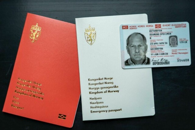 Vi har snakket med fungerende seksjonssjef i Politidirektoratet, Unni Norum, som forklarer forskjellene (og likhetene) mellom pass og ID-kort. (Foto: Heiko Junge / NTB)