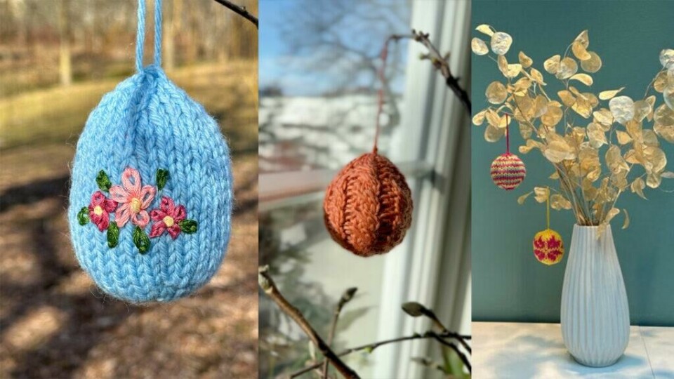 Strikk egne påskeegg med mønster, broderier og fletter. (Foto: Miriam Schjetlein) Bildet viser tre ulike strikkede påskeegg i forskjellige teknikker. Til venstre henger et lyseblått egg med broderte blomster på en grein, omgitt av en uskarp skogsbakgrunn. I midten sees et flettestrikket egg i rustfarget garn hengende ved et vindu. Til høyre er en vase med tørkede planter, dekorert med fargerike strikkede egg, inkludert et med selburose-mønster. Bildet illustrerer hvordan man kan strikke og dekorere egne påskeegg ved hjelp av mønsteroppskrifter.