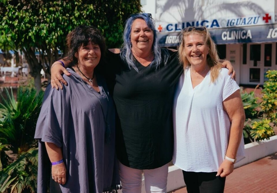 Buskerud-damene inntar Gran Canaria i den nye sesongen av Charterfeber. (Foto: Viaplay) De tre veninnene fra Buskerud, kjent fra Charterfeber, poserer med store smil på Gran Canaria. Her finner du årets Charterfeber-hotell. Sjekk hvor blant annet Harstad-gjengen og charter-svein bor på Gran Canaria.